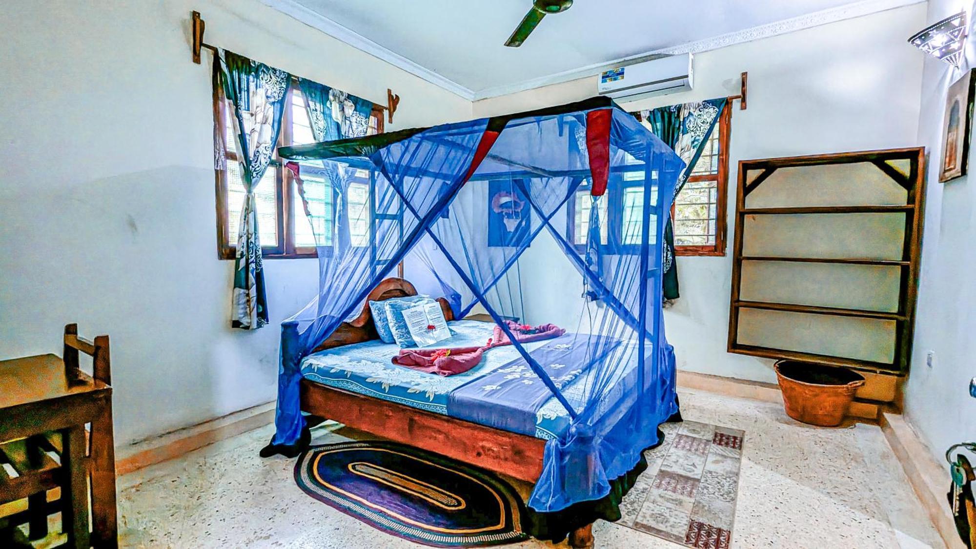 Mwana House Couette-café